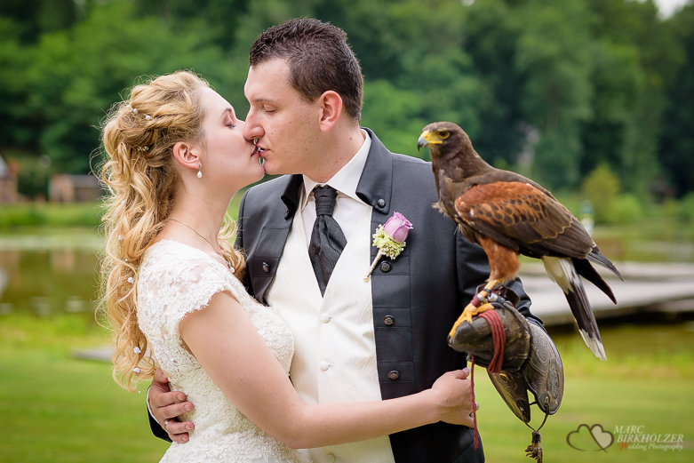 Adler und Hochzeitspaar
